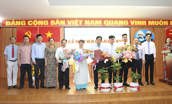 Đảng bộ Trường Cao đẳng Công nghệ Thủ Đức tăng cường đảng viên mới